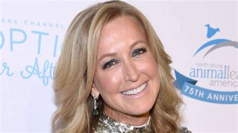 GMAs Lara Spencer looks phenomenal in string bikini。